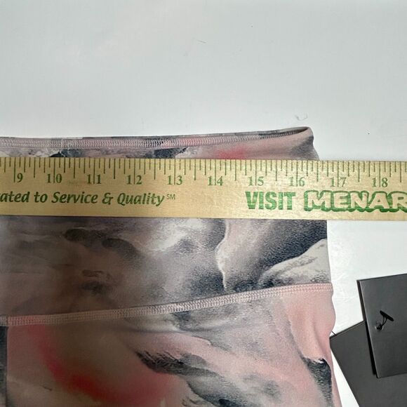 FourLaps NWT Arc Pink Clouds Gray Pink Tie Dye Print Bike Workout Shorts Size XL - Picture 11 of 13